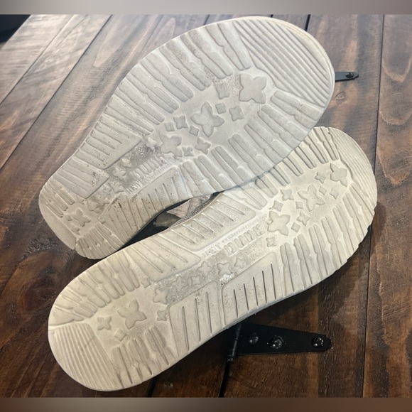 Men’s Hey Dude Wally Sox Shoes - Beige, US 10 Wide, GUC! - Picture 7 of 7